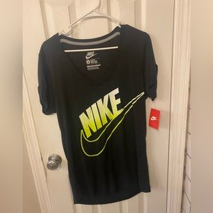 Nike Womens loose fit T-shirt  black yellow logo large NWT